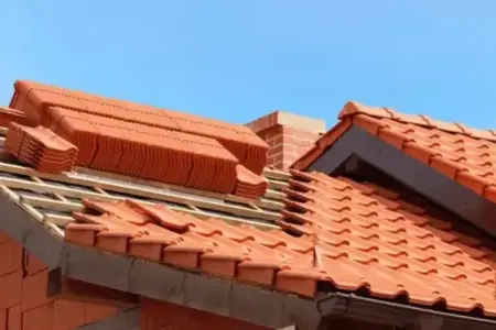 Pose et rénovation de toiture en tuiles à Moulon
